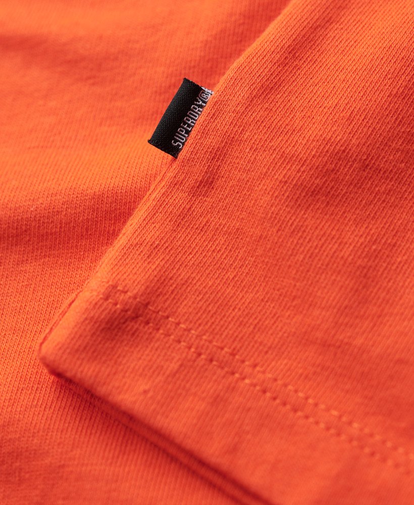 camiseta esportiva de luxo com modelagem solta na cor vermelho tomate cereja.