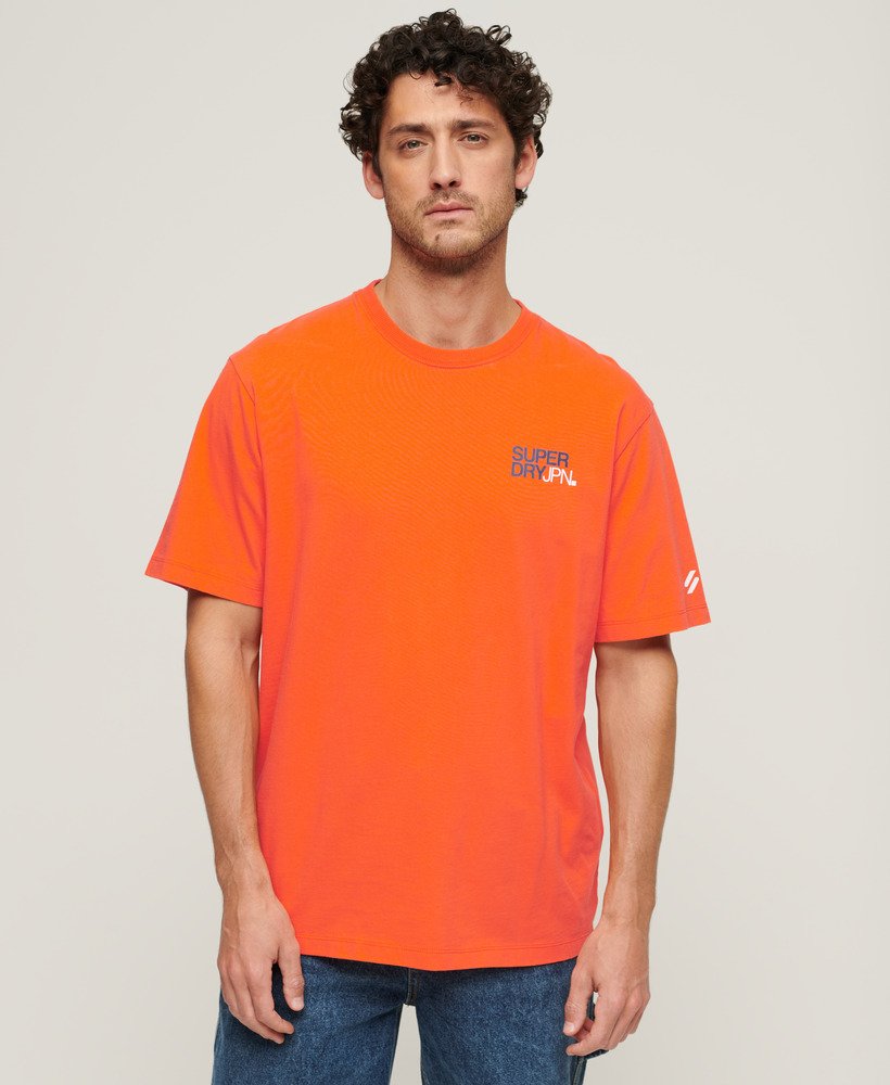 camiseta folgada com logo da sportswear na cor laranja vibrante.