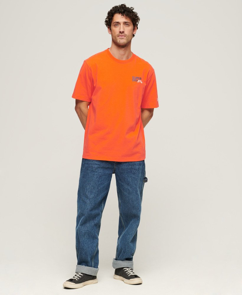 camiseta folgada com logo da sportswear na cor laranja vibrante.