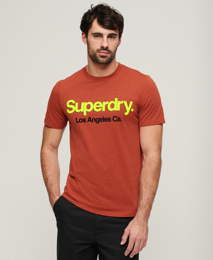 camiseta clássica com logo principal e lavagem especial na cor laranja arizona grit.