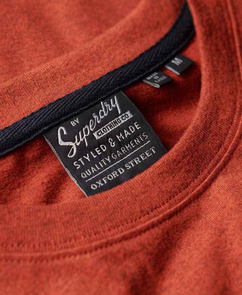 camiseta clássica com logo principal e lavagem especial na cor laranja arizona grit.