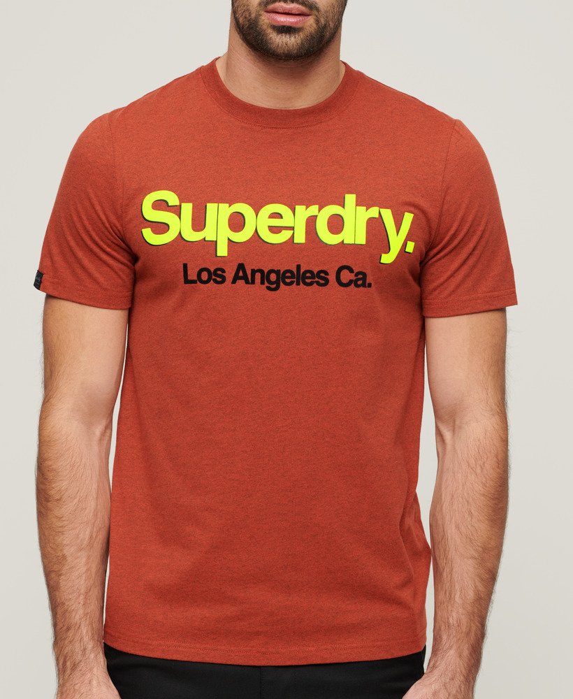 camiseta clássica com logo principal e lavagem especial na cor laranja arizona grit.