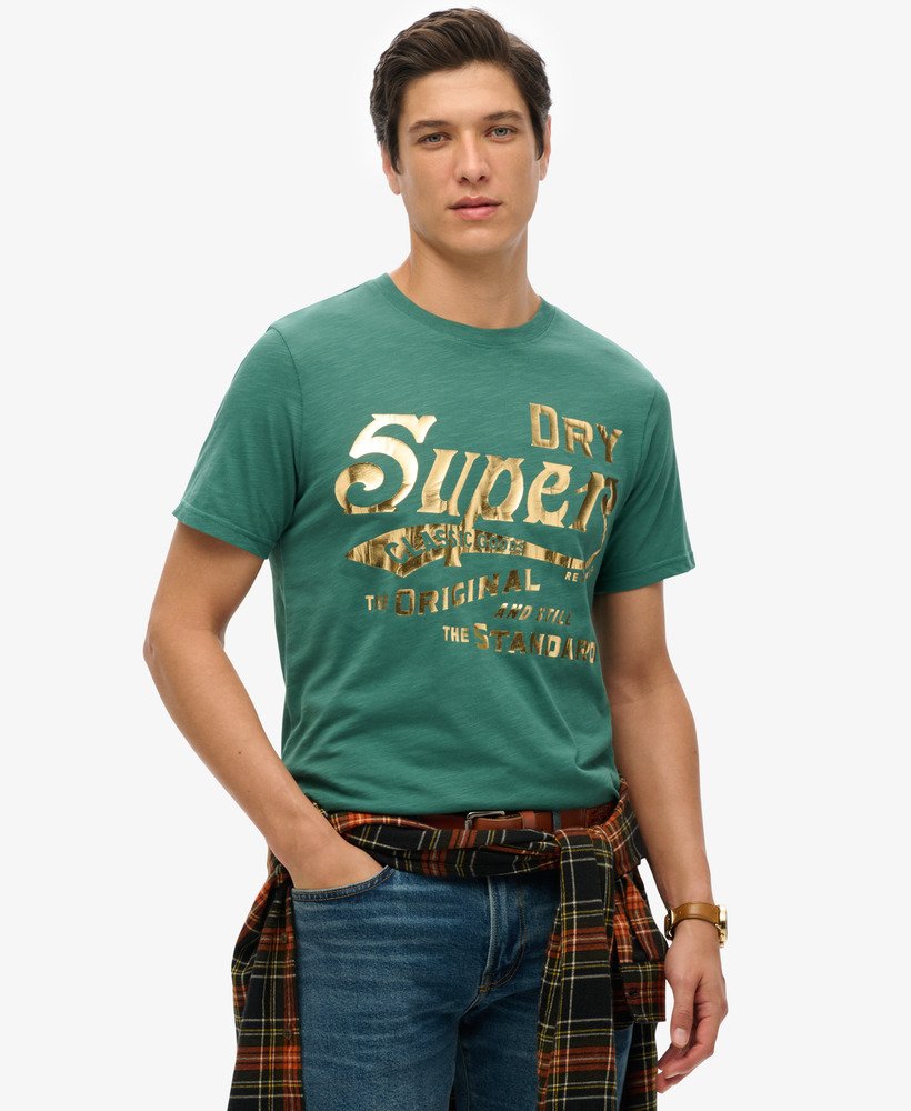 camiseta gráfica metallic workwear na cor verde pinho texturizada