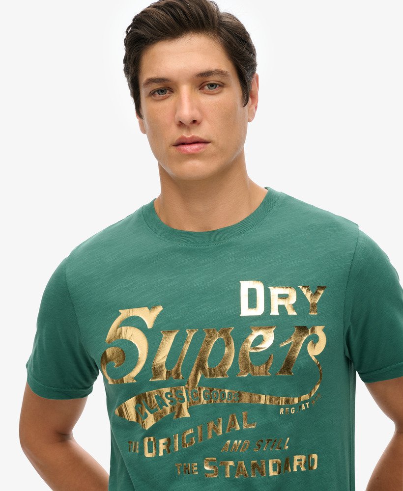 camiseta gráfica metallic workwear na cor verde pinho texturizada