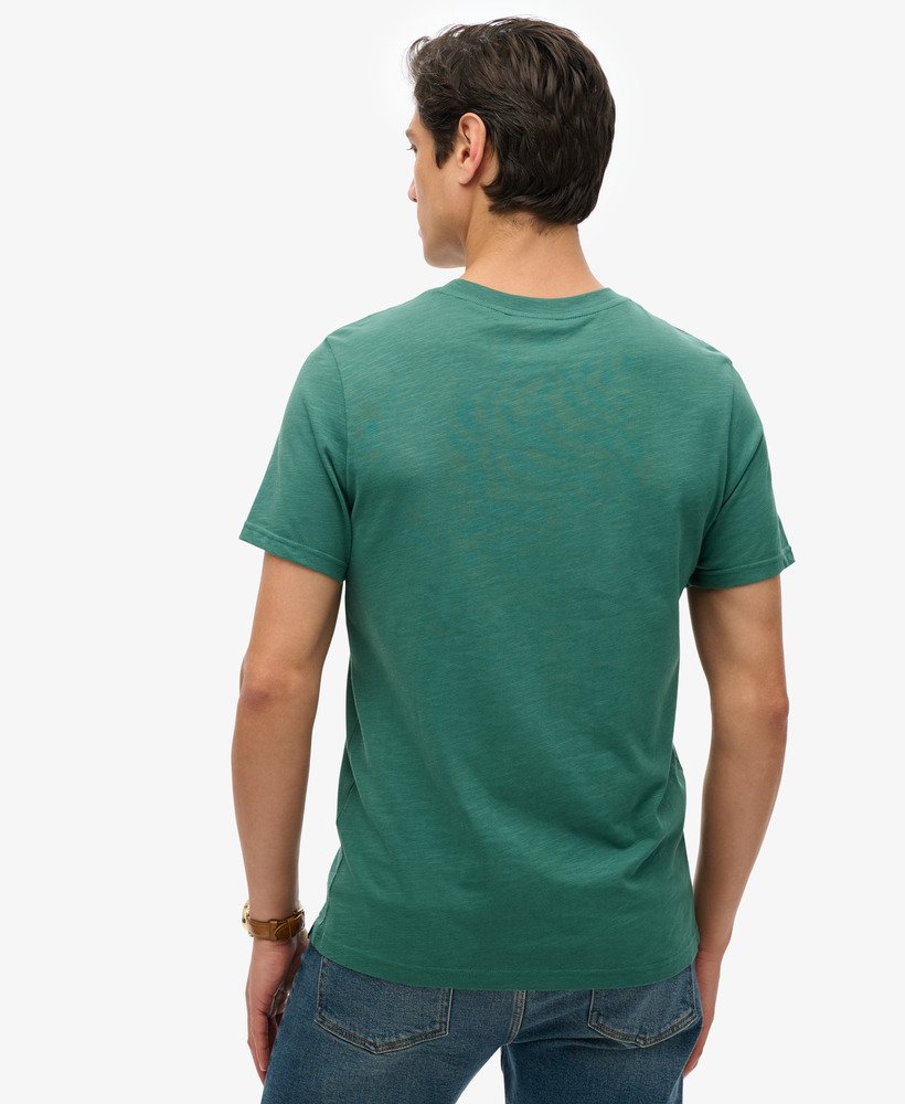 camiseta gráfica metallic workwear na cor verde pinho texturizada
