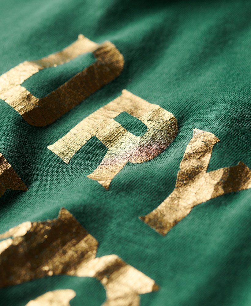 camiseta gráfica metallic workwear na cor verde pinho texturizada