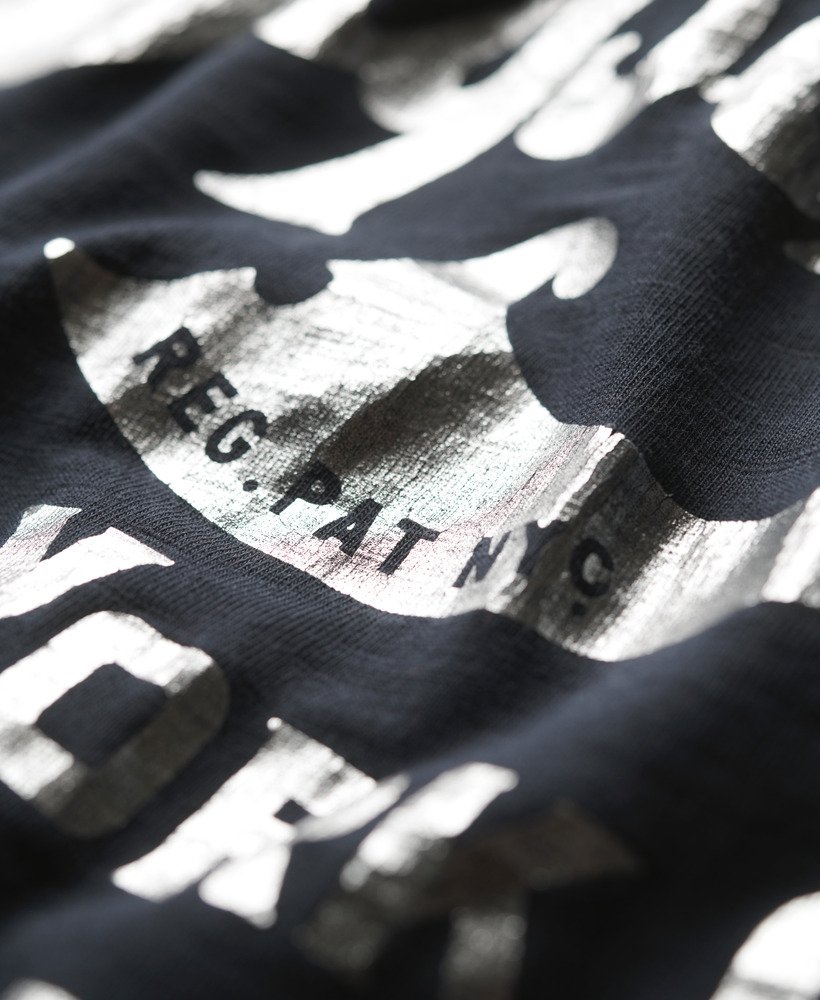 camiseta gráfica metálica workwear na cor eclipse navy slub