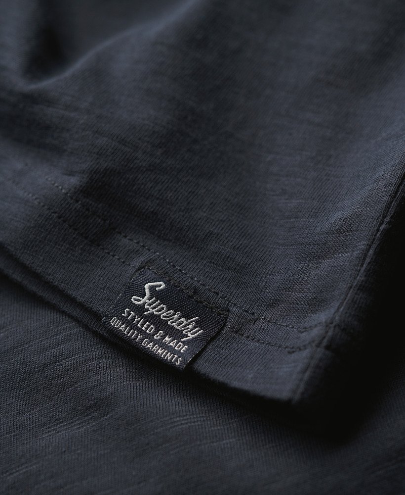 camiseta gráfica metálica workwear na cor eclipse navy slub