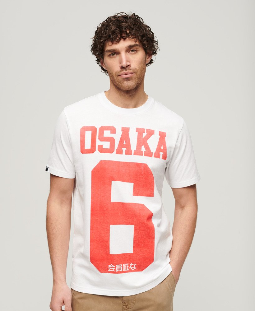 camiseta gráfica osaka em optic