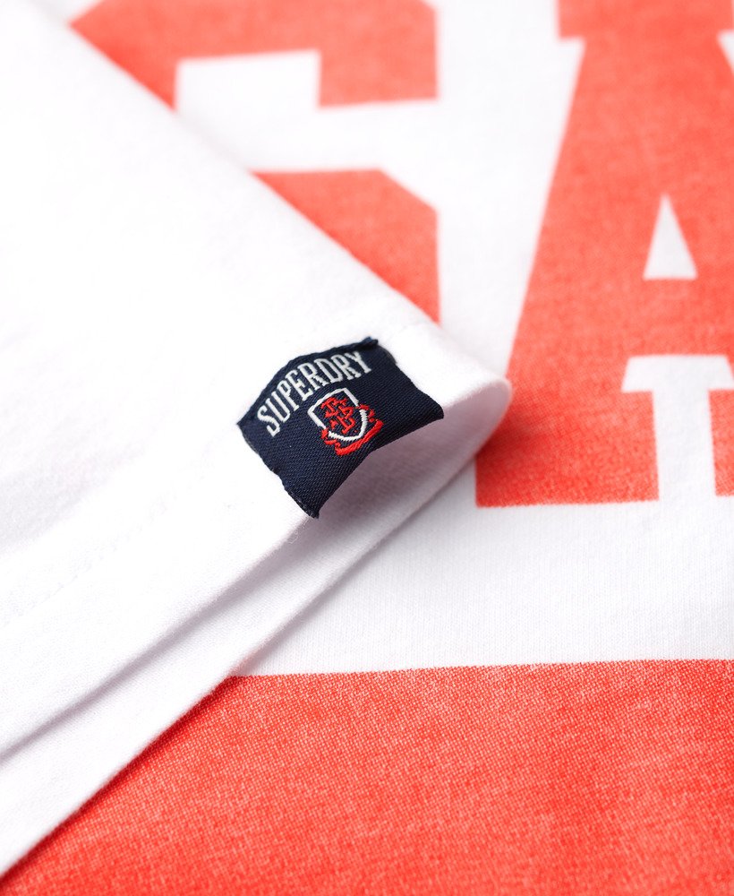 camiseta gráfica osaka em optic