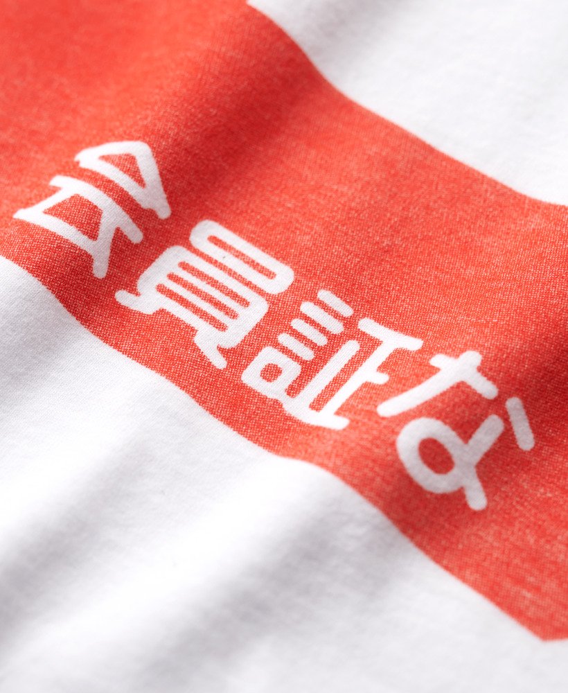 camiseta gráfica osaka em optic
