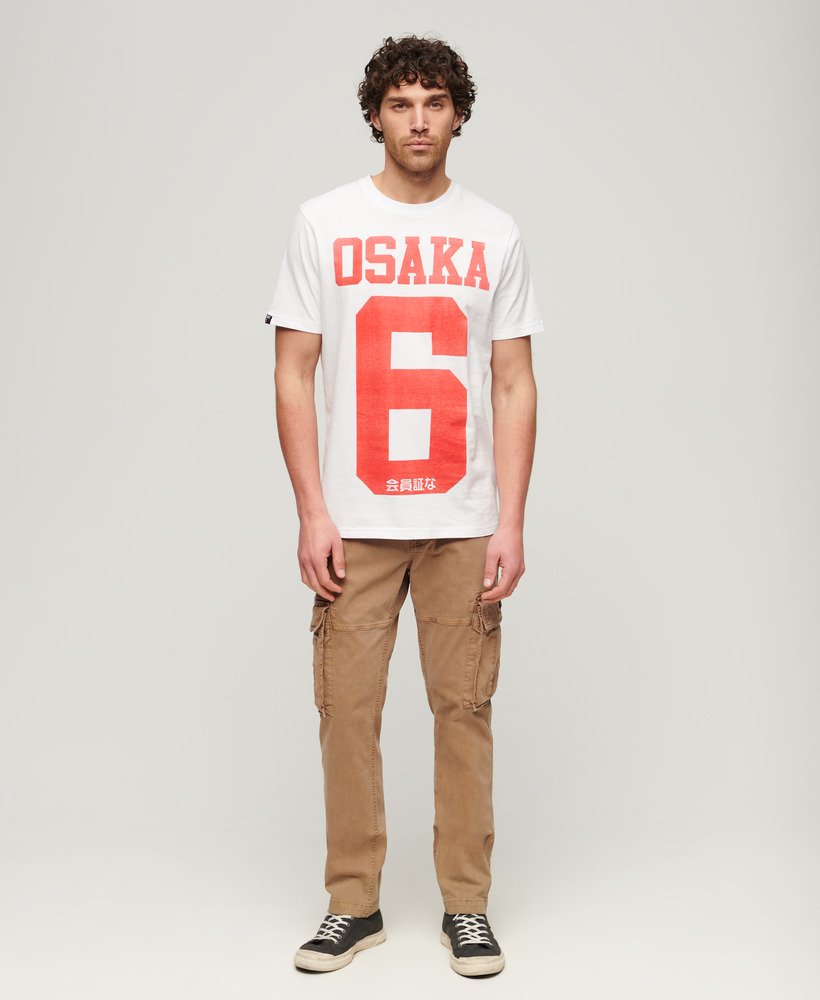 camiseta gráfica osaka em optic