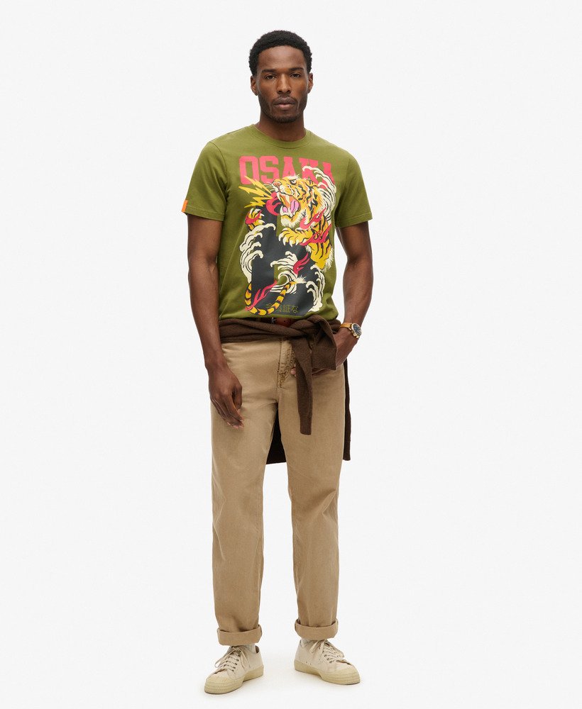 camiseta osaka 6 narrative na cor cáqui oliva