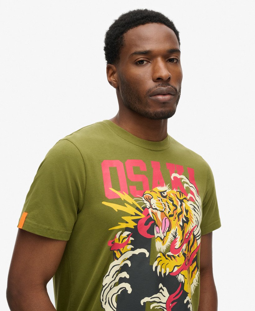 camiseta osaka 6 narrative na cor cáqui oliva