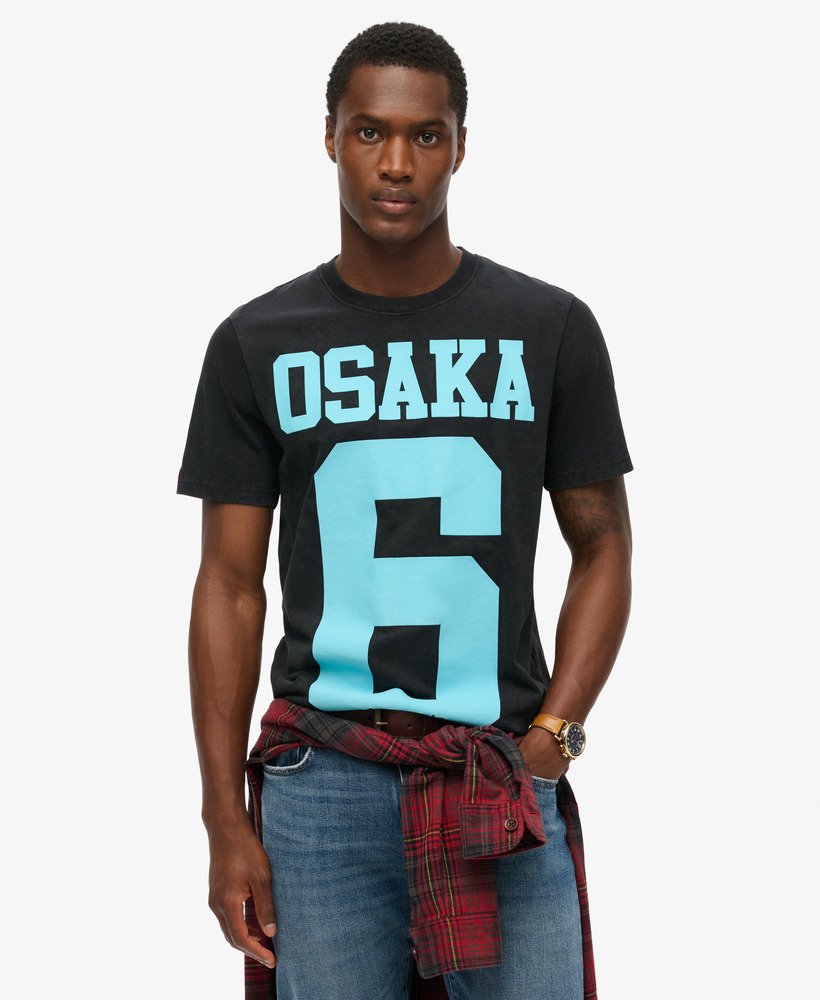 camiseta osaka 6 com estampa em relevo na cor preto jato
