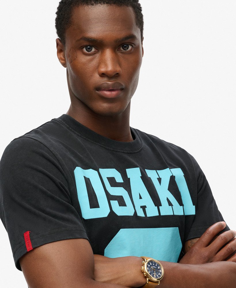 camiseta osaka 6 com estampa em relevo na cor preto jato