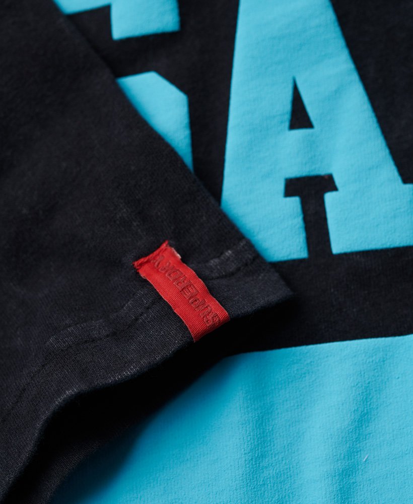camiseta osaka 6 com estampa em relevo na cor preto jato