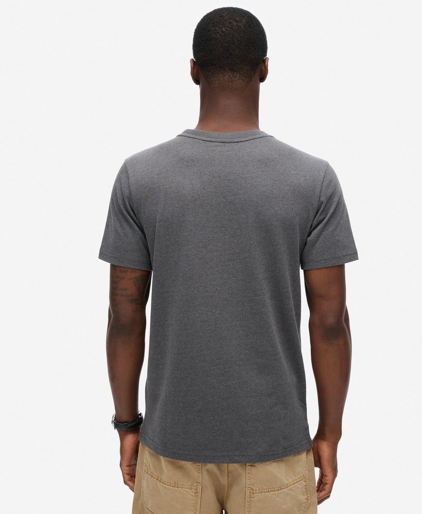 camiseta vintage logo heritage com estampa no peito na cor cinza granito mesclado
