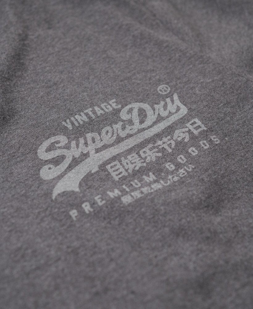 camiseta vintage logo heritage com estampa no peito na cor cinza granito mesclado