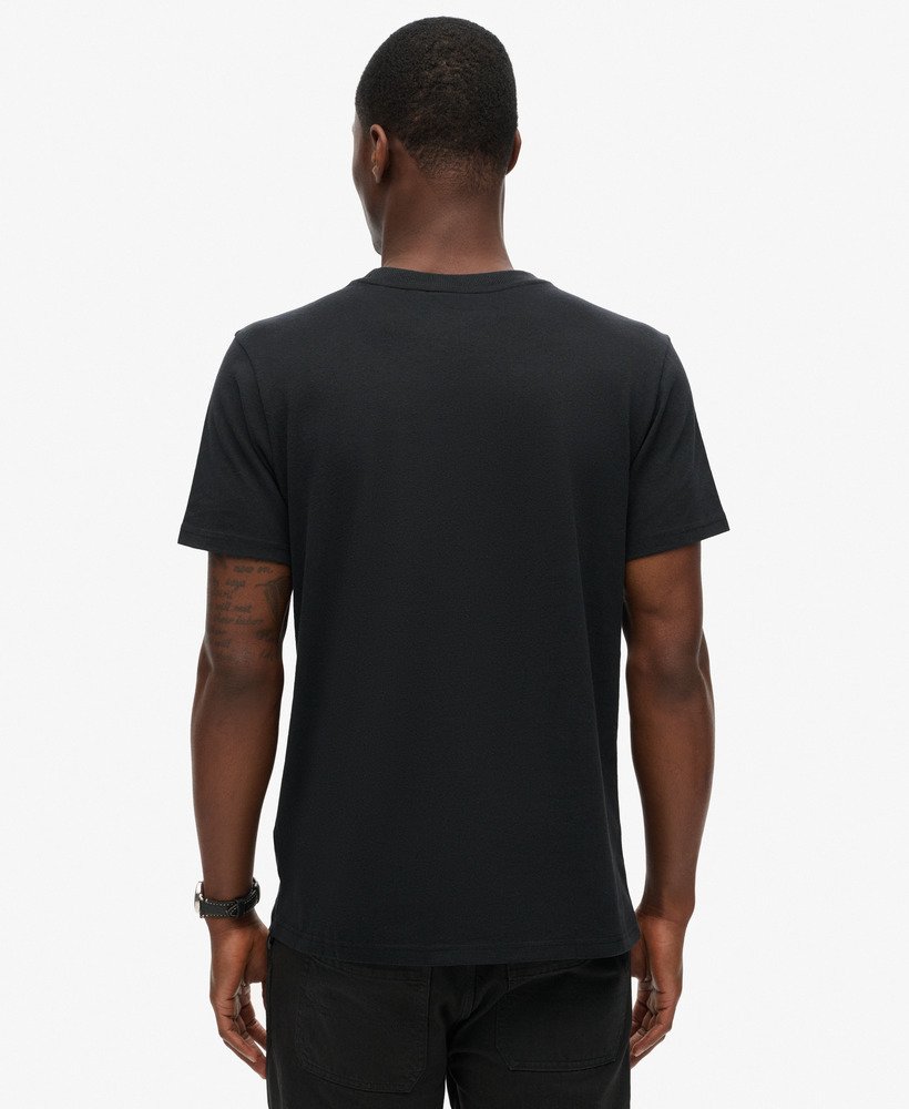 camiseta vintage logo heritage com estampa no peito na cor nero black mescla.