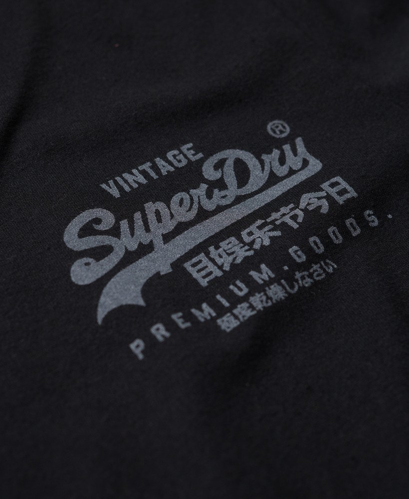 camiseta vintage logo heritage com estampa no peito na cor nero black mescla.
