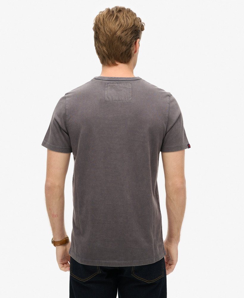 camiseta vintage esportiva de manga curta na cor preta grafite.