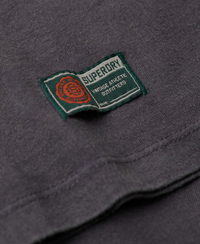 camiseta vintage esportiva de manga curta na cor preta grafite.