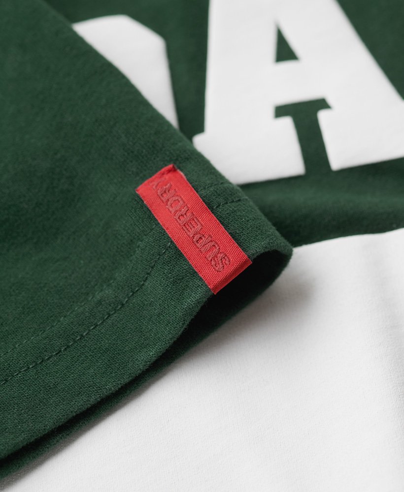 camiseta osaka 6 com estampa em relevo na cor verde esmalte.