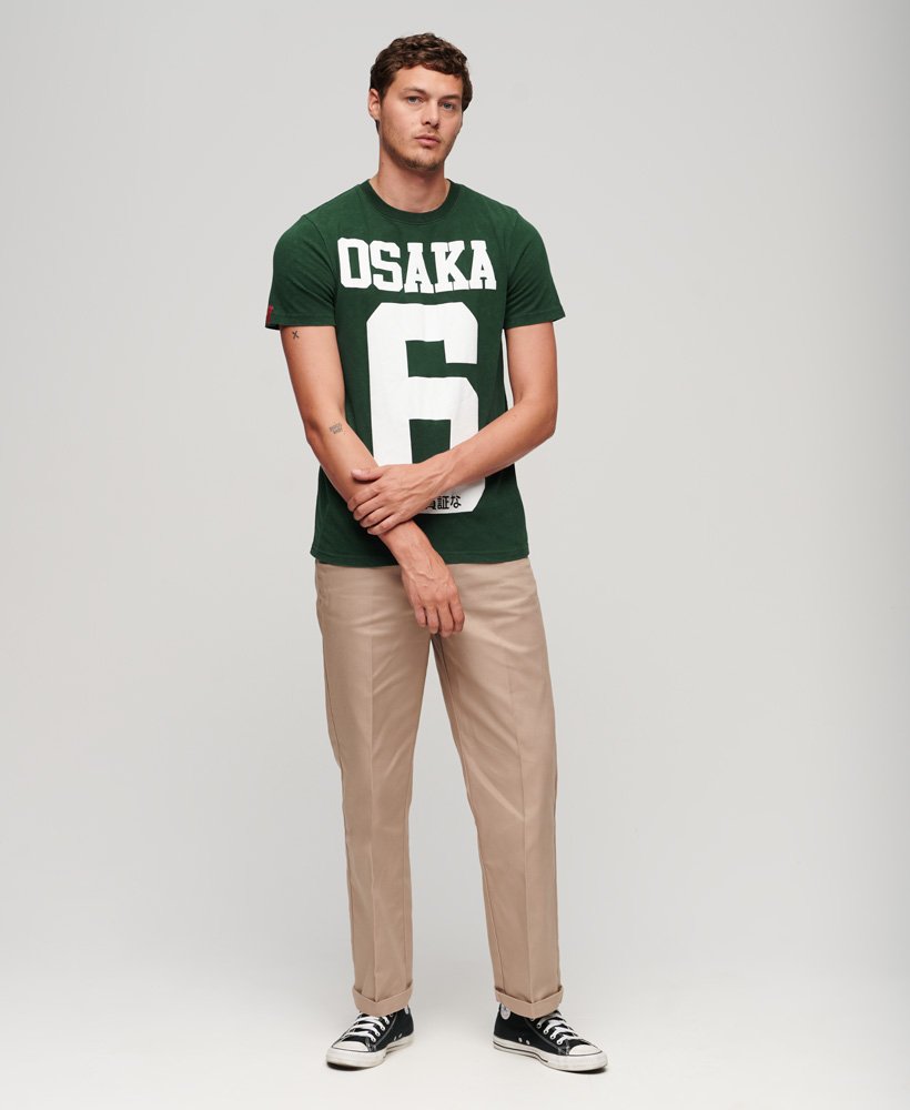 camiseta osaka 6 com estampa em relevo na cor verde esmalte.