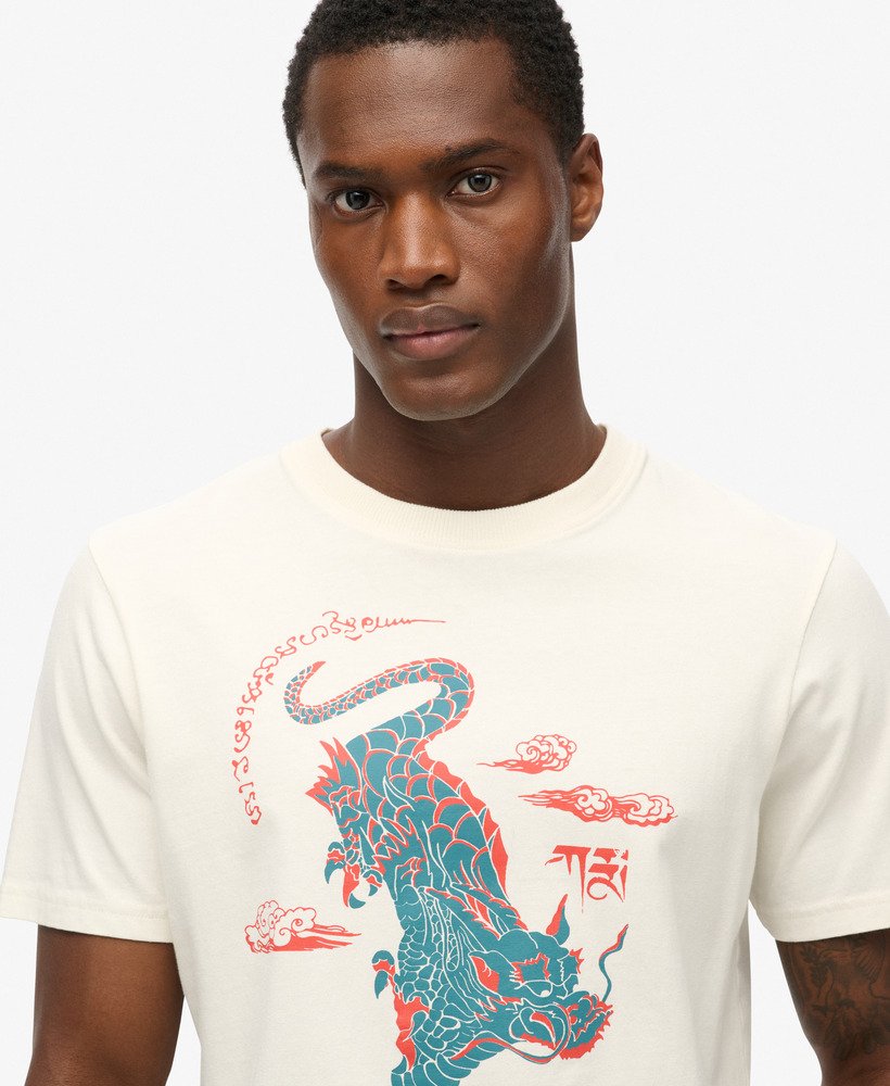 camiseta superdry x komodo kailash dragon na cor new chalk white