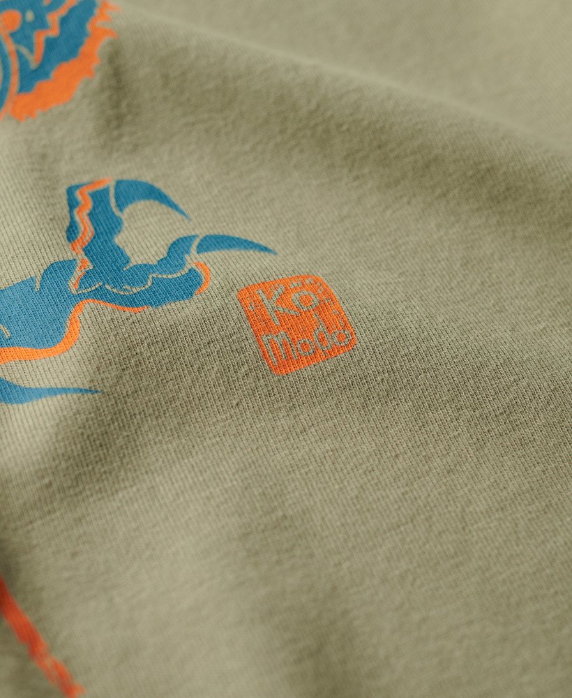 camiseta superdry x komodo kailash dragon na cor verde cáqui claro