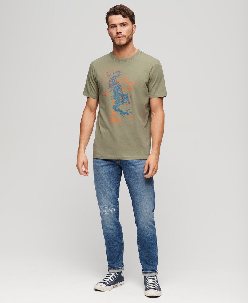 camiseta superdry x komodo kailash dragon na cor verde cáqui claro
