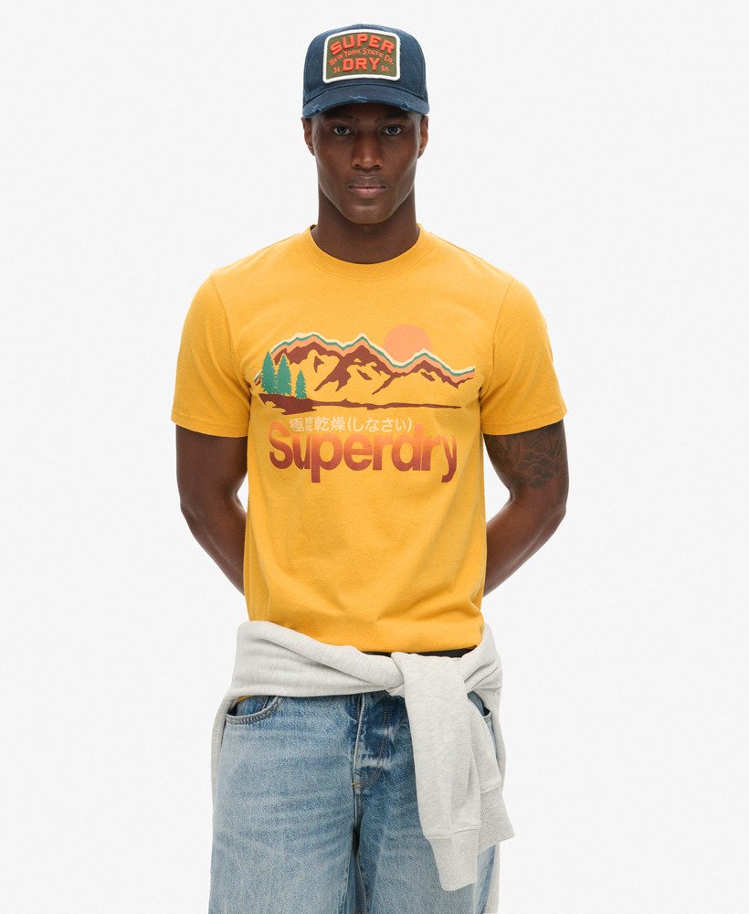 camiseta com estampa great outdoors em amarelo mostarda mesclado