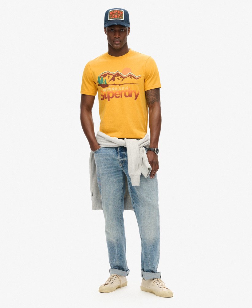 camiseta com estampa great outdoors em amarelo mostarda mesclado