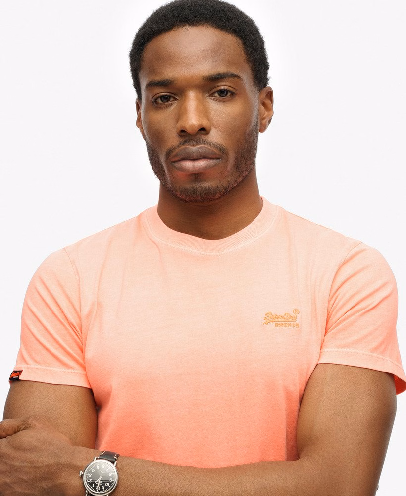 Camiseta Neon com Logo Essencial Bordado