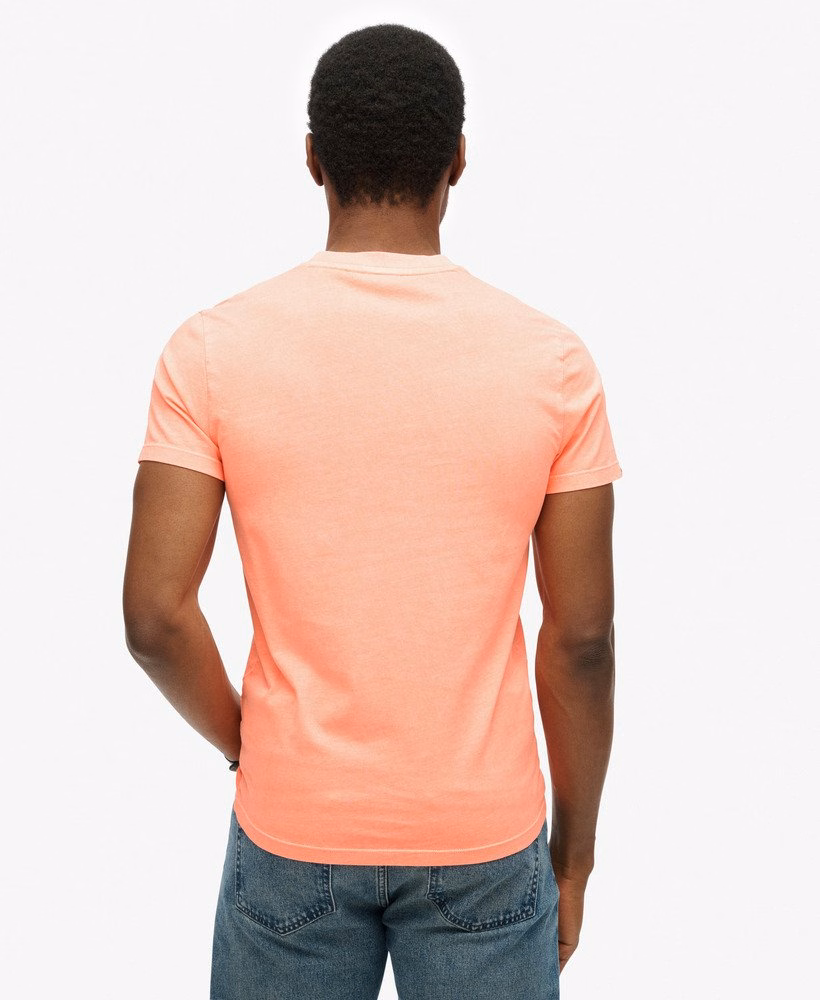 Camiseta Neon com Logo Essencial Bordado
