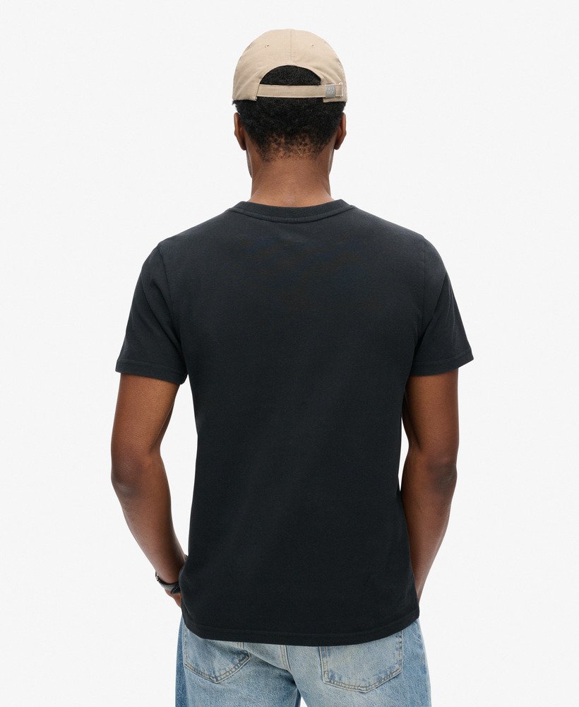 camiseta com estampa degradê flocada na cor nero black mescla.