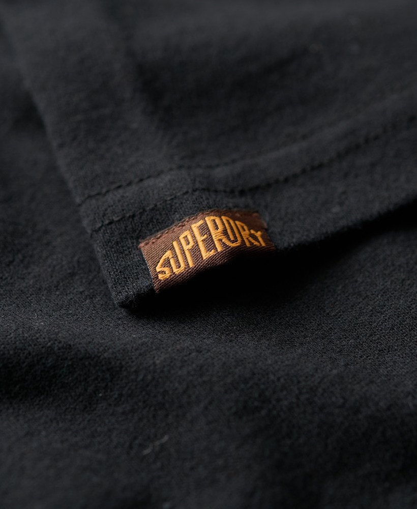 camiseta com estampa degradê flocada na cor nero black mescla.