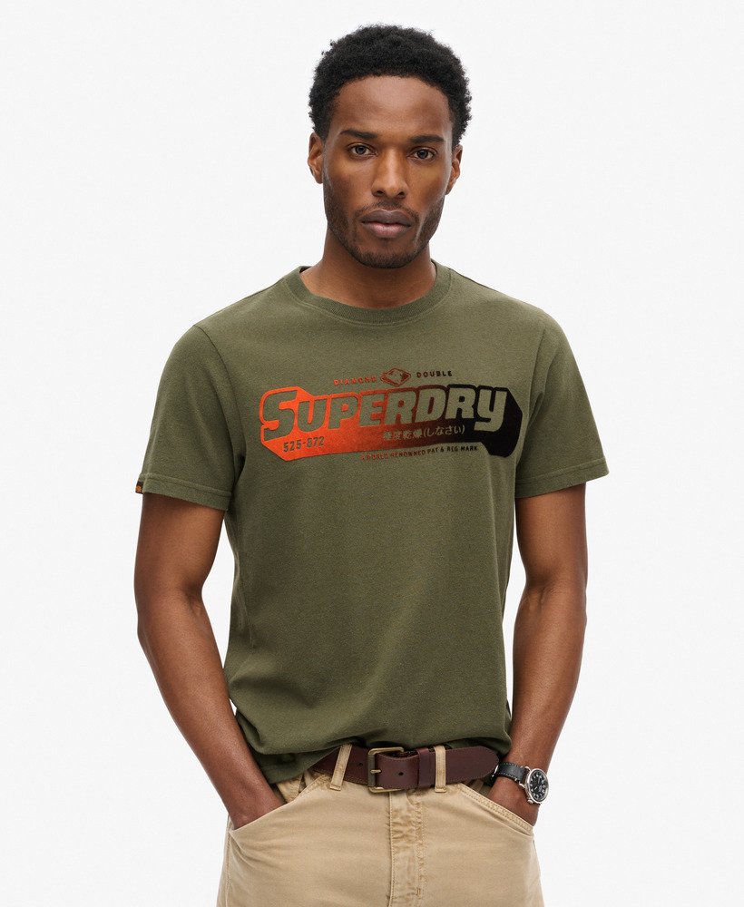 camiseta com estampa degradê flocada em verde cáqui mesclado