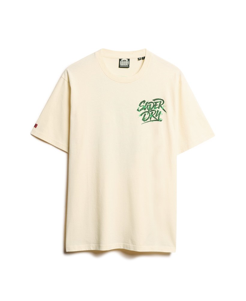 camiseta folgada com estampa punk lo-fi na cor branca arroz.