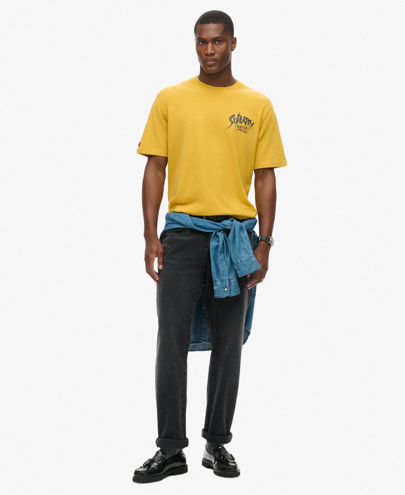 camiseta folgada com estampa punk lo-fi na cor amarelo petróleo.