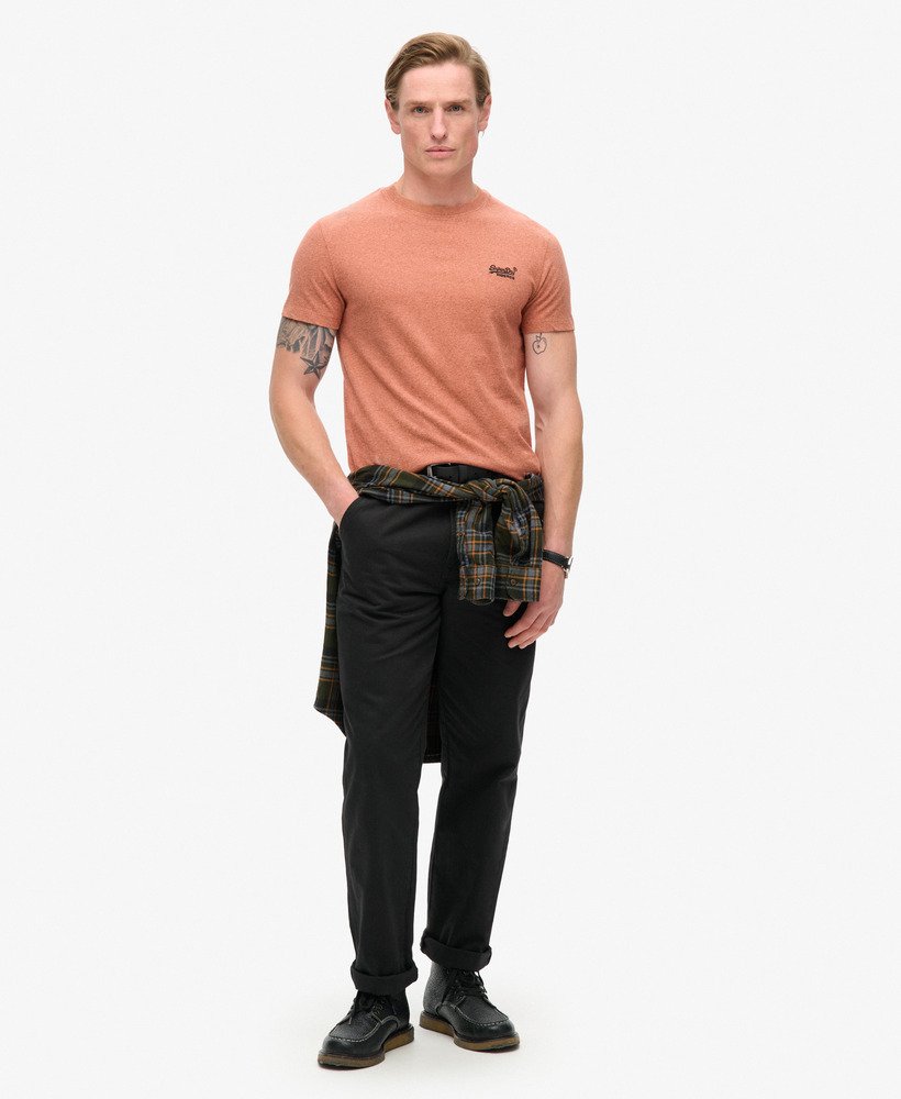 camiseta essential logo em algodão orgânico na cor laranja gritada
