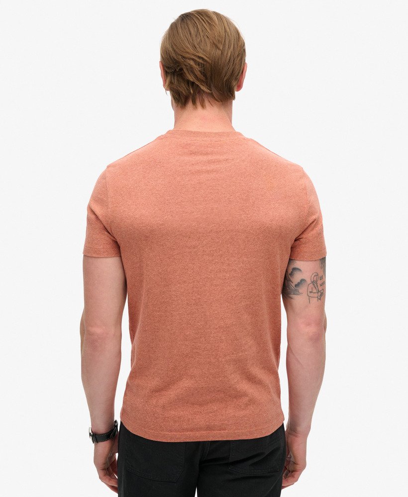 camiseta essential logo em algodão orgânico na cor laranja gritada