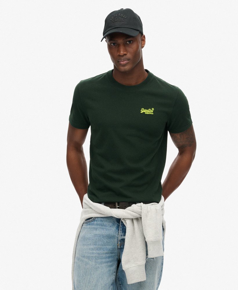 camiseta essential logo em algodão orgânico nas cores verde-florestaamarelo fluorescente