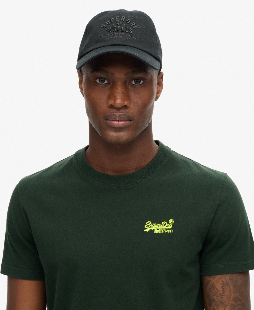 camiseta essential logo em algodão orgânico nas cores verde-florestaamarelo fluorescente