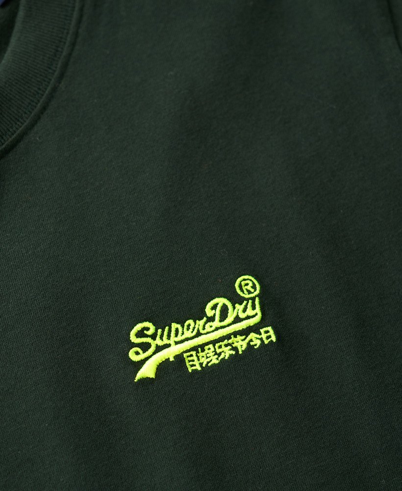 camiseta essential logo em algodão orgânico nas cores verde-florestaamarelo fluorescente