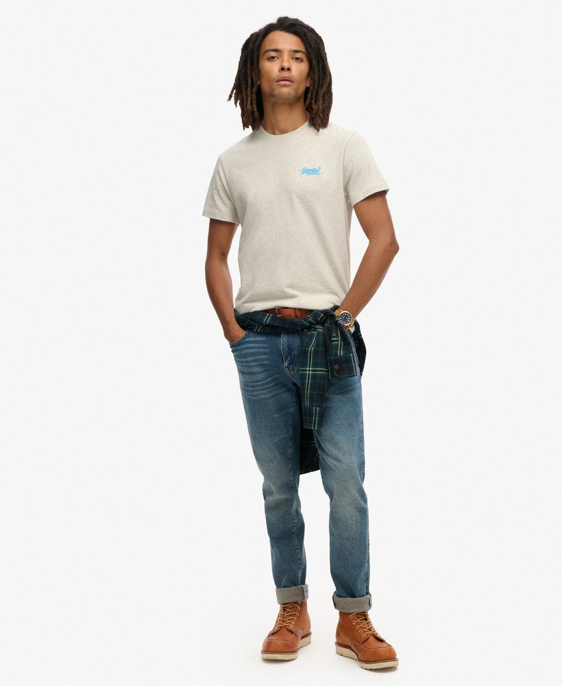 camiseta essential logo em algodão orgânico na cor cinza claroazul fluorescente