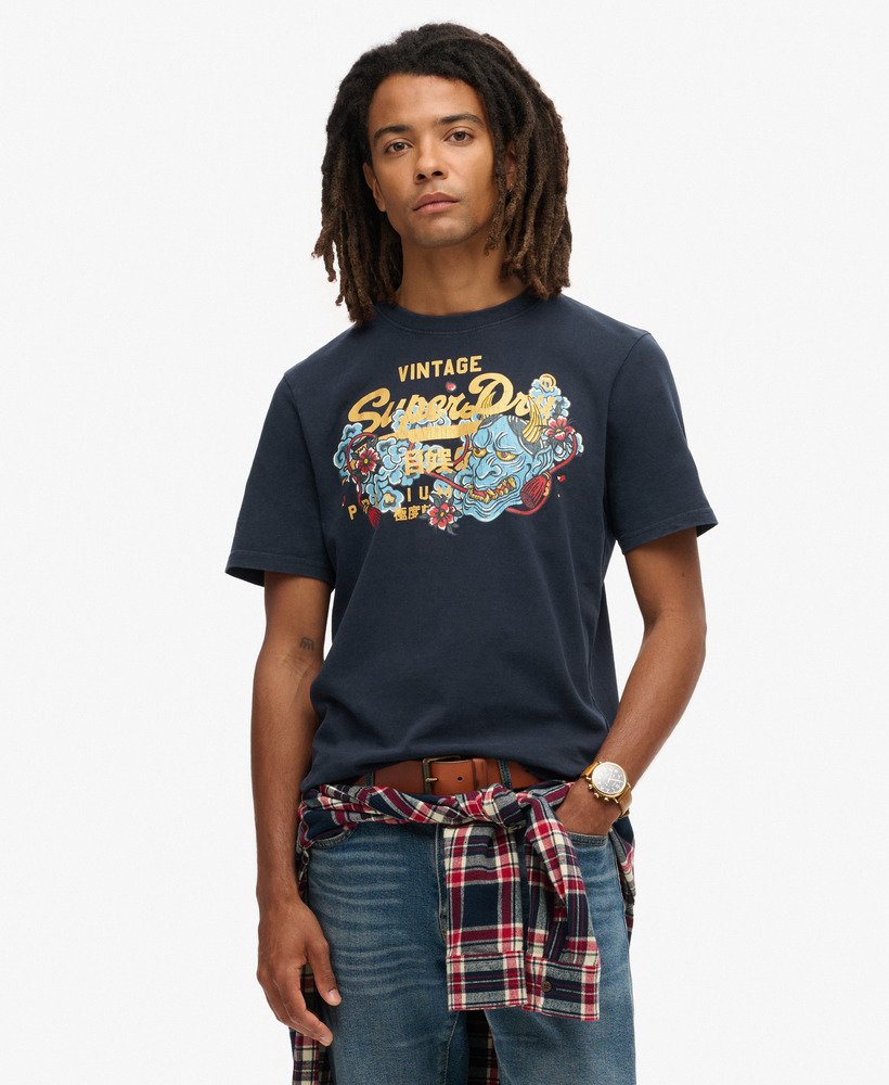 camiseta tokyo graphic na cor azul marinho escuro