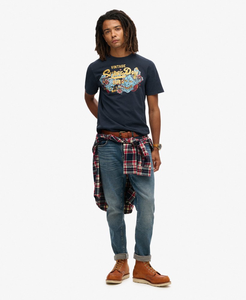 camiseta tokyo graphic na cor azul marinho escuro