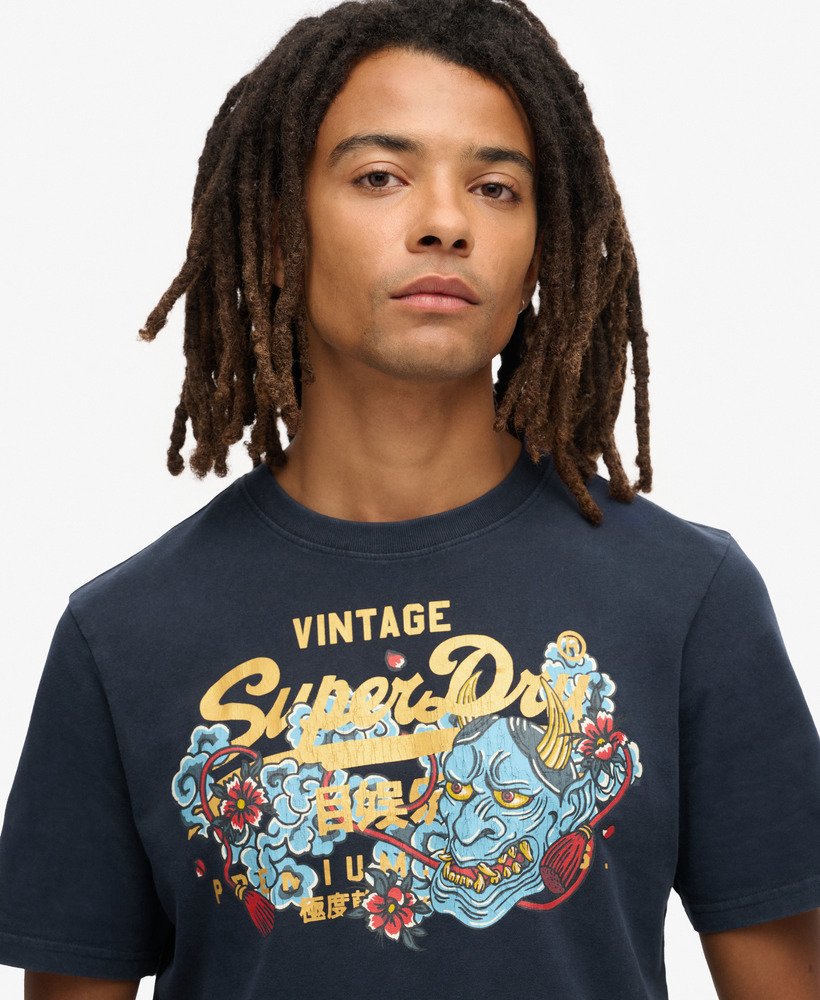 camiseta tokyo graphic na cor azul marinho escuro